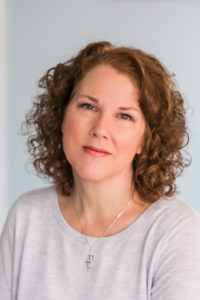 Headshot of author Tracy Brogan